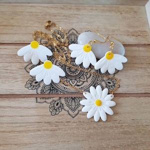 Flower earrings, flower necklace, daisy earrings, Valentine&#39;s Day gift, flower jewelry, romantic gift