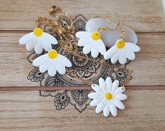 Flower earrings, flower necklace, daisy earrings, Valentine's Day gift, flower jewelry, romantic gift