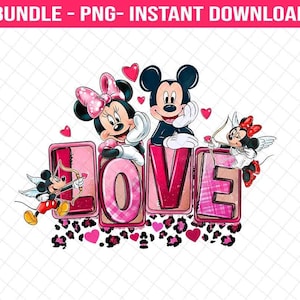 Op de afbeelding: Een digitale afbeelding met Mickey en Minnie Mouse, samen met andere personages, in een Valentijnsdagthema. Het woord "LOVE" is in roze letters geschreven, met harten en een luipaardprintpatroon. De afbeelding is een digitale download.