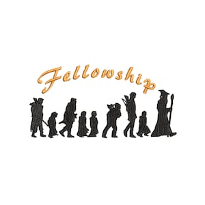Op de afbeelding: Een geborduurd ontwerp met een rij zwarte silhouetfiguren die lopen, met het woord "Fellowship" in goud erboven. Het ontwerp staat tegen een witte achtergrond.