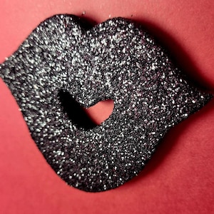 Black Glitter Lips Wooden Magnet