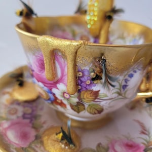 Arte en taza de té de miel con limón