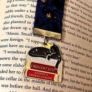 Book Stack Cat Velvet Bookmark: Sarah J Maas Officially Licensed