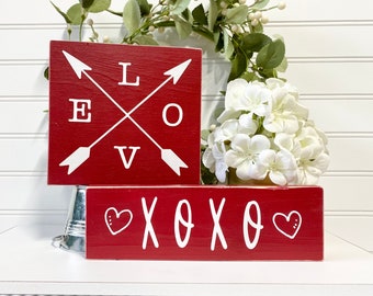 Love Wood Sign, Love With Arrows Sign, XOXO Wood Sign, Red Valentine’s Day Decor, Valentines Day Set, Seasonal Home Decor,