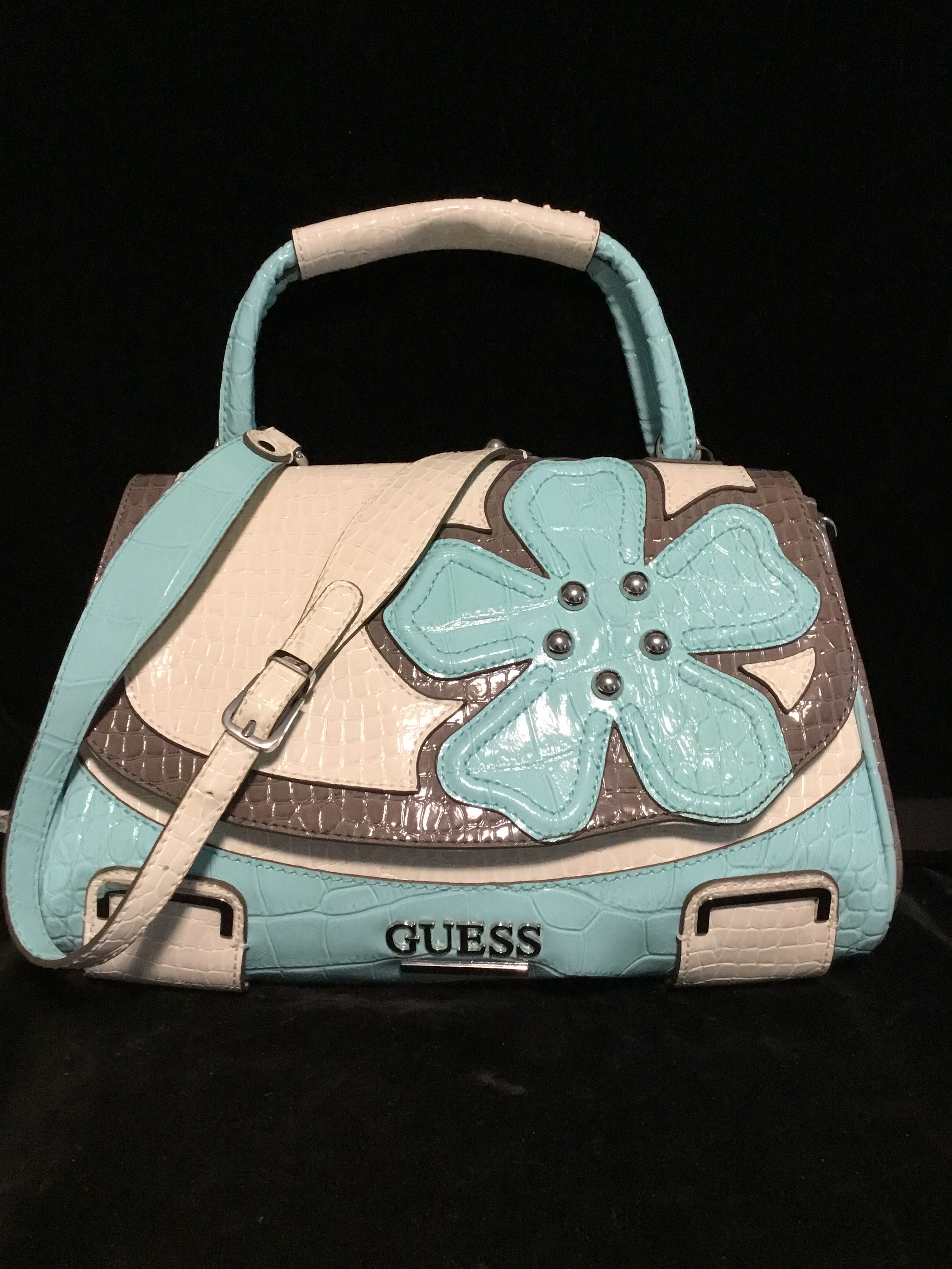 Guess Green Handbags Canada Guess Tote Bags Canada 2025
