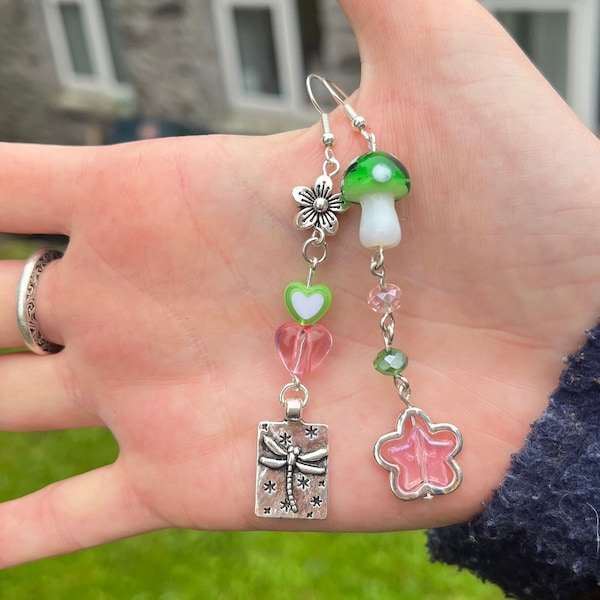 ミスマッチなマッシュルームビーズイヤリング、フェアリーコア・コテージコアジュエリー