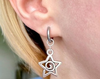 Silberne Swirly Star Creolen, Whimsigoth Spiral-Stern-Creolen, Y2K Stern-Ohrringe, himmlischen Schmuck, Grunge Ästhetischer Swirl-Stern-Schmuck