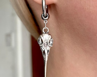 Raben Schädel Ohrringe, Vogel Schädel Ohrringe, Gothic Schmuck, Pest Dr Ohrringe, Stahl Krähe Ohrringe, Goth Ohrringe, Witchy Huggie Creolen