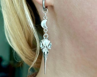 Vogel Schädel Ohrringe, Raben Schädel Ohrringe, Gothic Schmuck, Pest Doktor Ohrringe, Krähen Ohrringe, Goth Ohrringe, Witchy Huggie Creolen