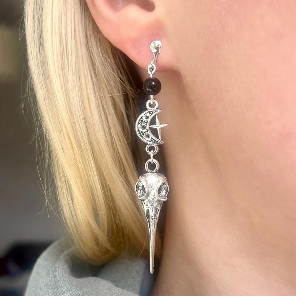 Örhängen med fågelskalle, gotiska örhängen, korpskalle, gotiska smycken, örhängen med pestläkare, kråkörhängen, utan piercing