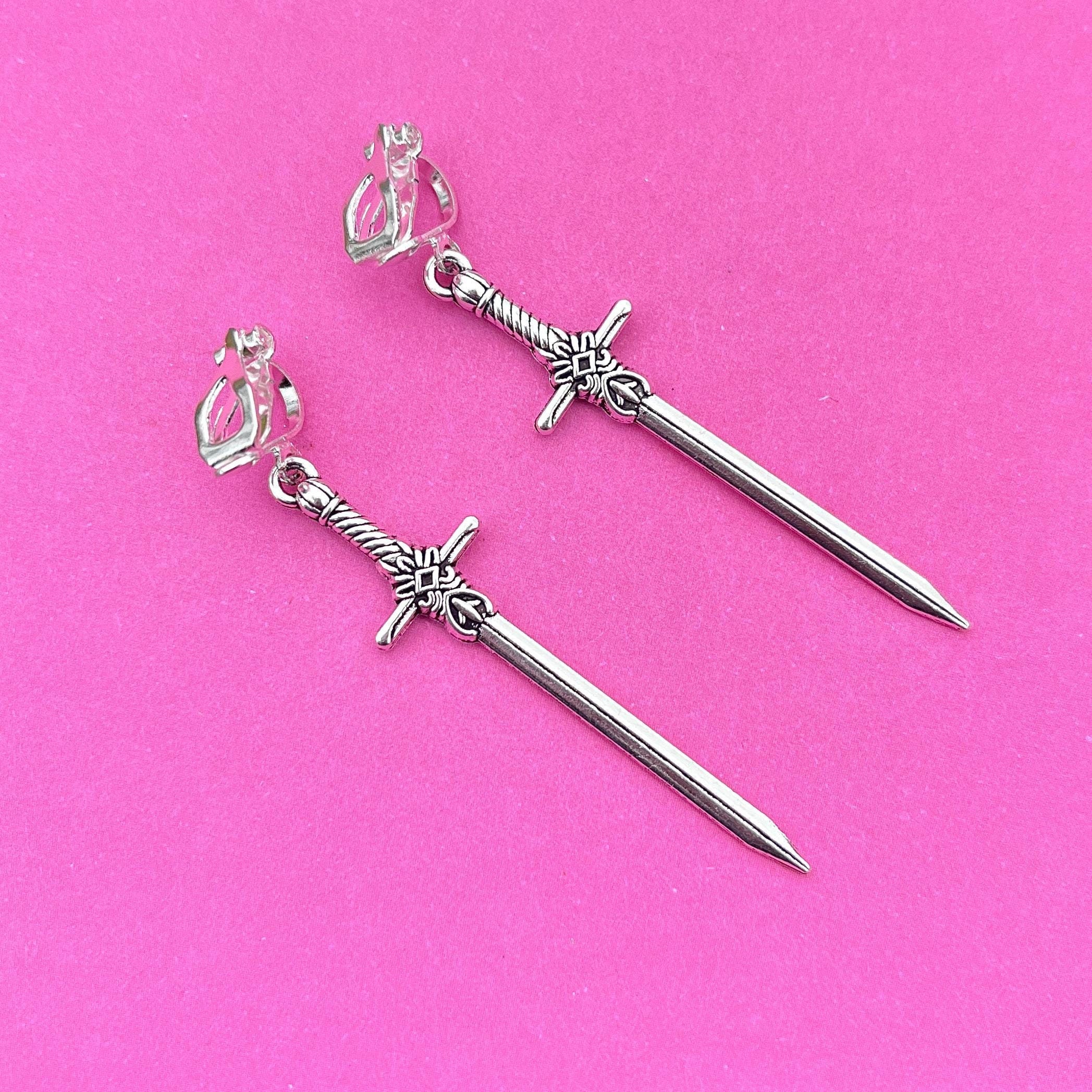 Orecchini da uomo con spada punk rock, gioielli da regalo con orecchini amuleto tribale con nodo celtico retrò in acciaio inossidabile impermeabile Orecchini da uomo con spada punk rock, gioielli da regalo con orecchini amuleto tribale con nodo celtico retrò in acciaio inossidabile impermeabile