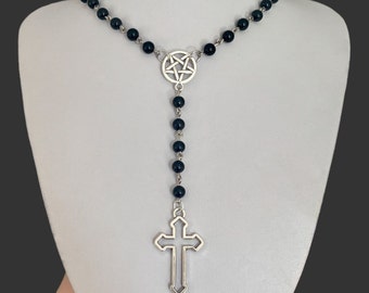 Goth rozenkrans ketting, kruis Pentagram ketting, zwarte rozenkrans kralen, Goth ketting, gotische sieraden, gotische rozenkrans kralen stijl ketting