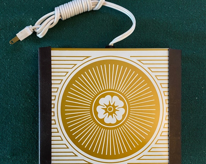 Vintage 1970s Hot Plate / Vintage Warmotray / Like New Hot Plate