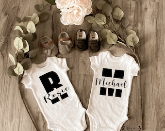 Nom personnalisé Baby Onesie® Twins baby onesie - onesie personnalisé - cadeau de douche de bébé - onesie personnalisé
