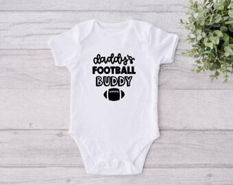 Papas Fussball-Buddy Strampelanzug; Spieltag Body; benutzerdefinierte Body; Babybody ; personalisierter Strampelanzug;  Fußball Baby Body