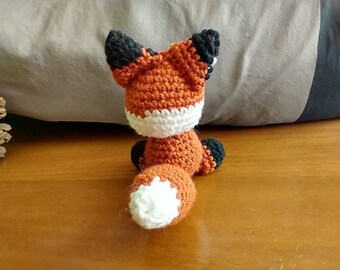 フォクシー・ザ・キツネの編みぐるみキュートクロッシェPDFパターン