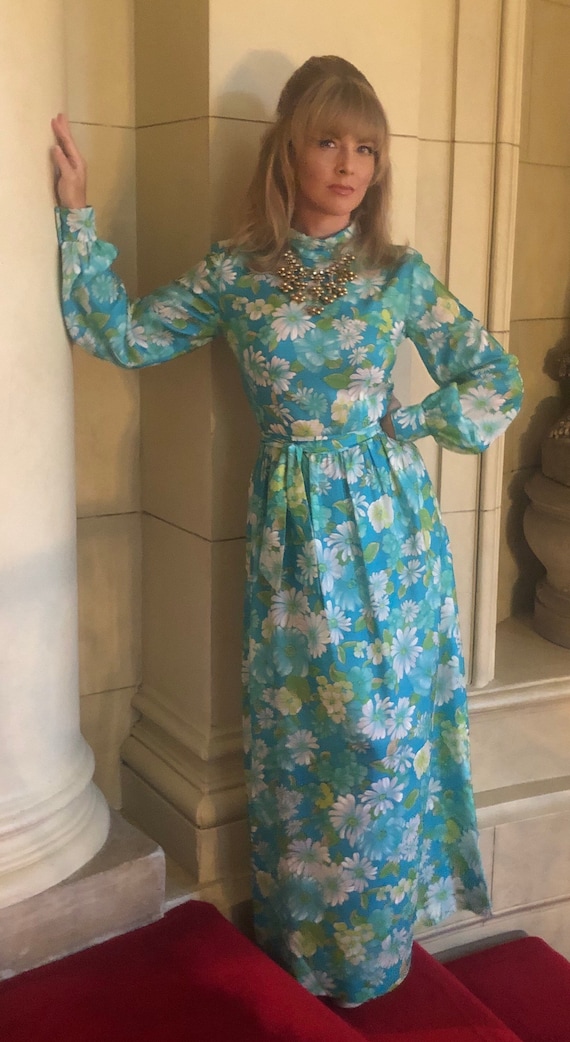 1960s Blue and green daisy gown