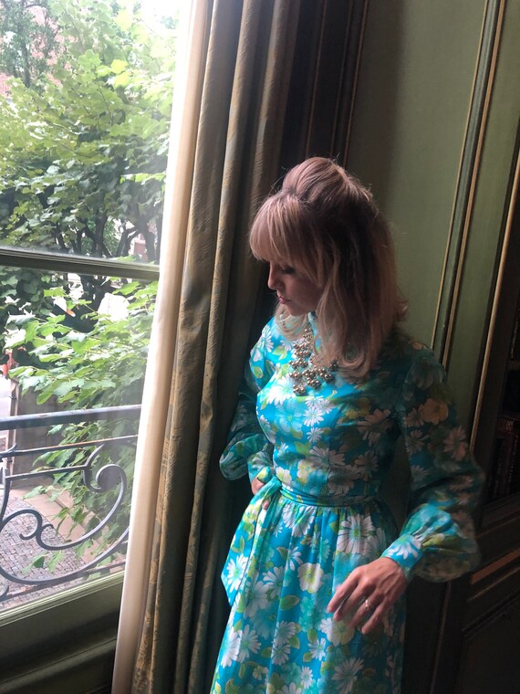 1960s Blue and green daisy gown - image 2