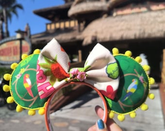 Mickey-Ohren im Enchanted Tiki Room, Mickey-Ohren im Adventureland, Mickey-Ohren im Disneyland, Mickey-Ohren im Magic Kingdom, Mickey-Ohren in Disney-Attraktionen