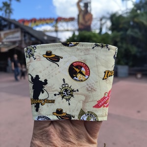 Indiana Jones Raiders of the Lost Ark omkeerbaar drankje Cosy en Star Wars Hollywood Studios Coffee Cosy