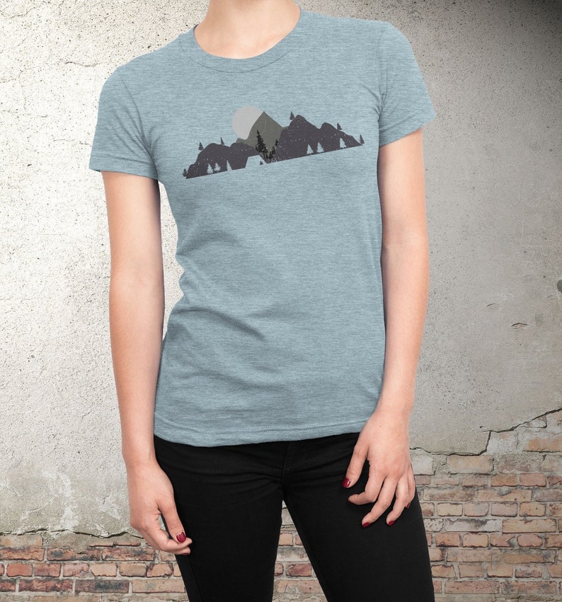 Mountain Moon /& Tent Women/'s Shirt Outdoor Nature Mountains Women/'s T-Shirt