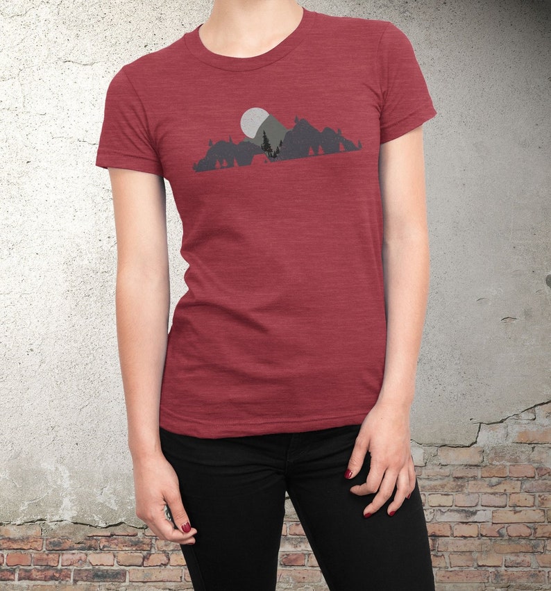 Mountain Moon /& Tent Women/'s Shirt Outdoor Nature Mountains Women/'s T-Shirt