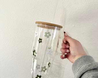 Retro Daisies Glass Tumbler | 32 oz | Custom
