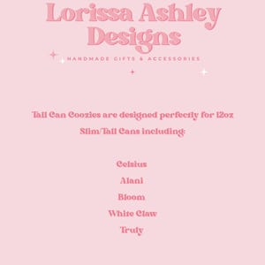 K&ouml;nnte beinhalten: Rosa Hintergrund mit dem Text "Lorissa Ashley Designs" und "HANDMADE GIFTS & ACCESSORIES". Der Text erw&auml;hnt auch "Tall Can Coozies", die f&uuml;r 355 ml schlanke/hohe Dosen entworfen wurden, einschlie&szlig;lich Celsius, Alani, Bloom, White Claw und Truly.