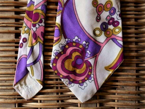Very Groovy 70s tie