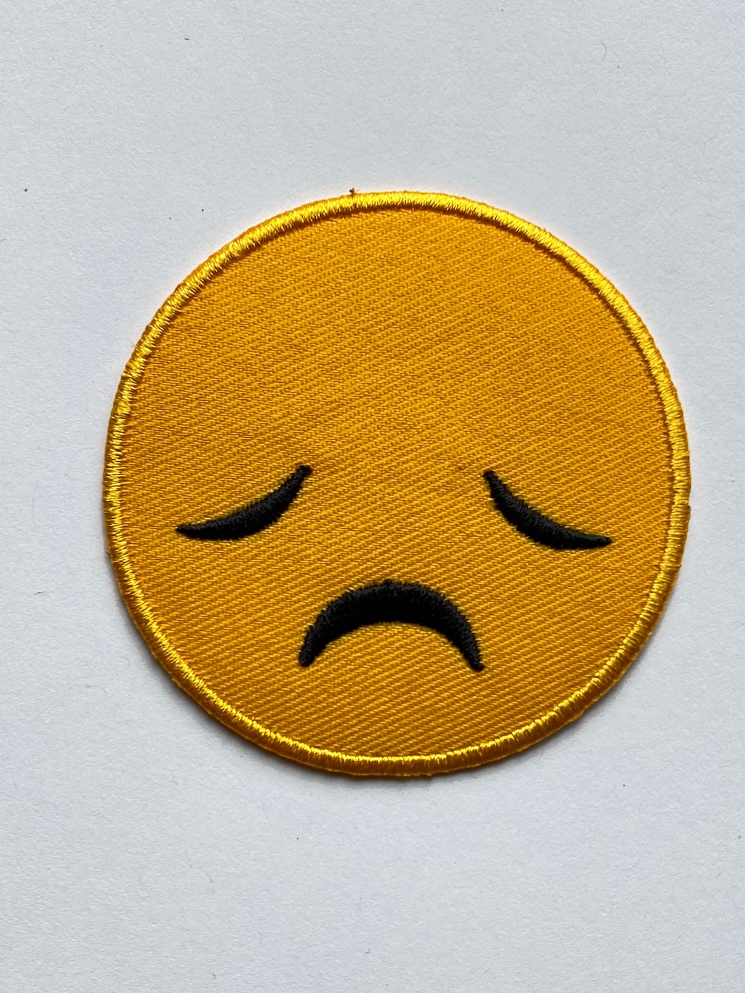 Enttäuschtes Gesicht Emoji Besticktes Bügeleisen aufNäher Aufnäher Aufnäher  Anstecker für Kleidung etc.7cm - Etsy Österreich, image size:1080x1440