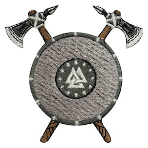 Könnte beinhalten: Ein grauer gestickter Aufnäher mit einem Schild und zwei gekreuzten Äxten. Der Schild hat ein weißes Valknut-Symbol in der Mitte.