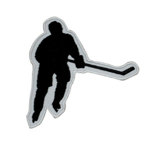 Peut inclure: Patch brodé noir et blanc d'un joueur de hockey patineur avec un bâton.