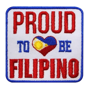 Peut inclure: Écusson brodé blanc avec du texte rouge qui dit "Fier d'être Philippin". Un cœur rouge avec le drapeau philippin est au centre de l'écusson.