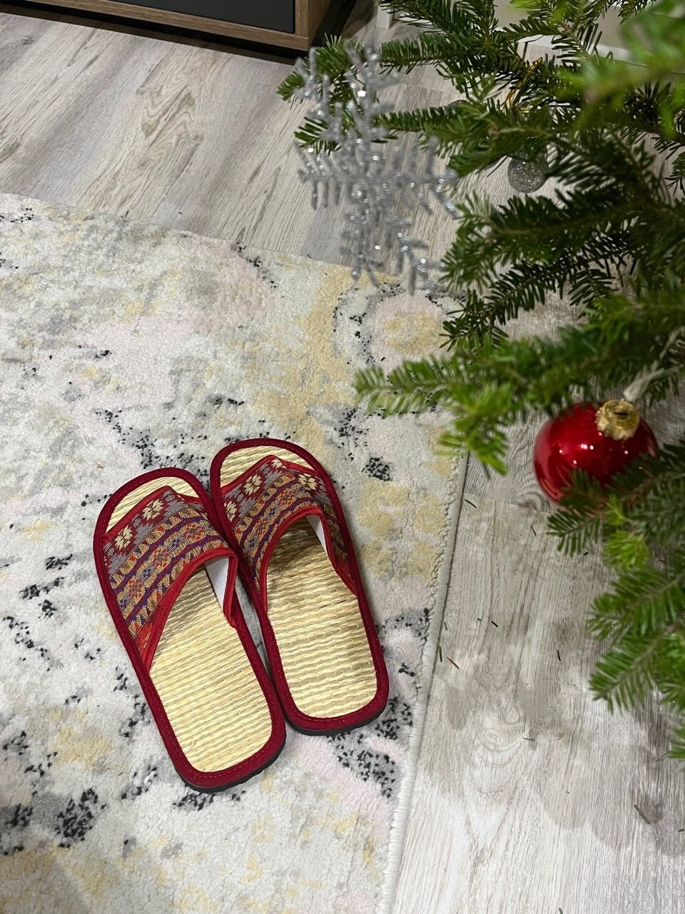 Bench slippers for female best sale