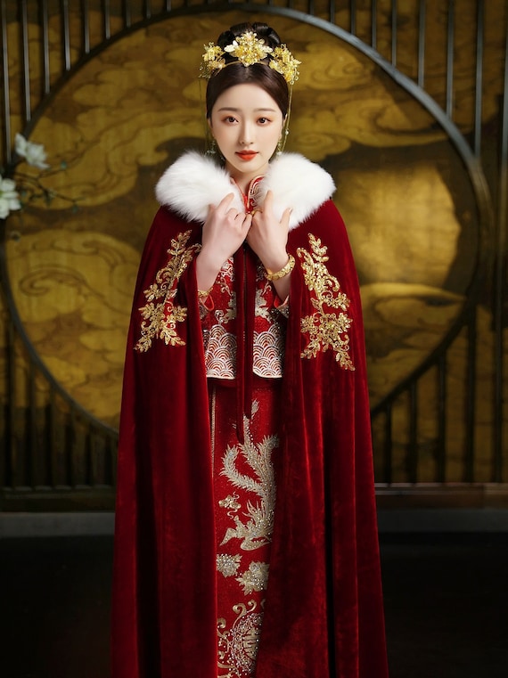 Traditional Chinese Hooded Cloak for Winter