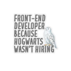 Puede incluir: Una pegatina blanca con el texto "FRONT-END DEVELOPER BECAUSE HOGWARTS WASN'T HIRING" en gris. Una ilustración de acuarela de un búho blanco con manchas negras está en el lado derecho de la pegatina.