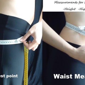 Op de afbeelding: Een persoon meet haar heupen en taille met een meetlint. De tekst op de afbeelding luidt "Heupen: Meet het breedste punt van je heupen" en "Metingen voor rokken en broeken -Lengte -Heupen -Taille" en "Taillemeting".