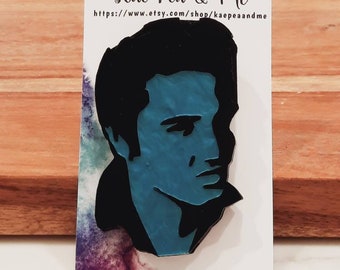 Broche acrílico de Elvis en ante azul