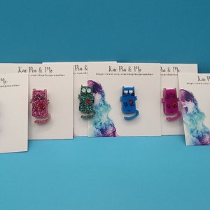 Itsy Bitsy Angle Kitty pin brooch
