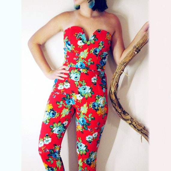 Gorgeous vintage rainbow flowers strechy red rompe