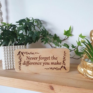 Inspirerende staande houten plaquette. Verjaardagscadeau. Hogeschool beginnen. Universiteit. Terug naar school. Lasergegraveerd. Vrienden.