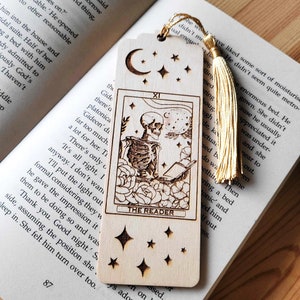 Lesezeichen aus Holz. Tarot Karte. Der Reader. Buchliebhaber. Leser. Buchklub. Laser graviert. Mystisch.