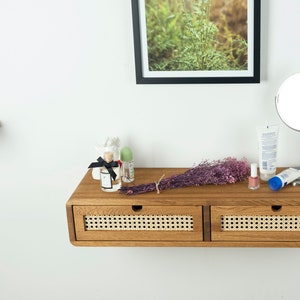 Tavolo da trucco galleggiante con due cassetti in rattan, organizer per trucco in rattan per toeletta, tavolo da toeletta in rovere, tavolo da toeletta, scrivania galleggiante in rovere