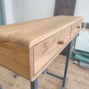 Solid Oak Floating Console Table: Modern Wall-Mounted Vanity Desk