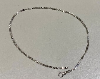 TOBILLERA DE ORO BLANCO DE 14 QUILATES / 25 cm / Cadena Singapur trenzada maciza de 1,8 mm de ancho / Cierre de anilla / Envío nacional gratuito / Caja de regalo