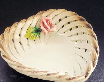 Vintage Capodimonte STYLE Fine Art Ceramic Wicker Heart Basket With Pink Rose & Green Leaf and Brown Edging, Hand Painted and Made in Italy