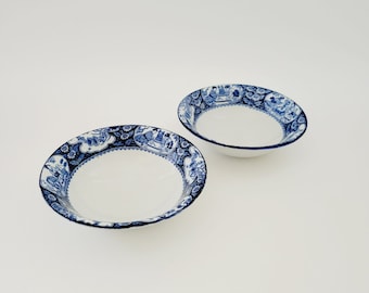 Wood & Sons Boeddha 6,5" Bowls (2), Blauw en Wit Geisha Girl Floral Decor, Vintage Porselein Gemaakt in Engeland Mooi Aziatisch Design Serviesgoed