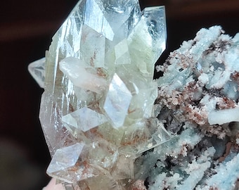 Perfect doubly terminated crystals of greenish apophyllite on chalcedony matrix