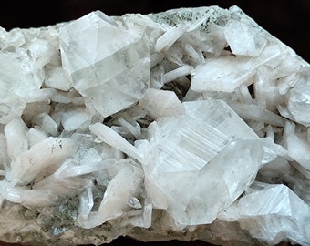 Druse with stilbite and apophyllite crystals