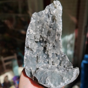 Black chalcedony with stilbite crystals - standing
